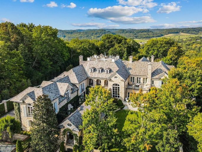 Alan Jackson Finally Sells His Hilltop Estate for A Jaw-dropping $19 million