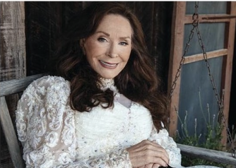 Loretta Lynn - 5 Facts About The Country Music Legend
