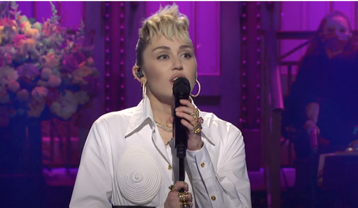 Miley Cyrus Covers Her Godmother Dolly Parton on SNL (VIDEO)