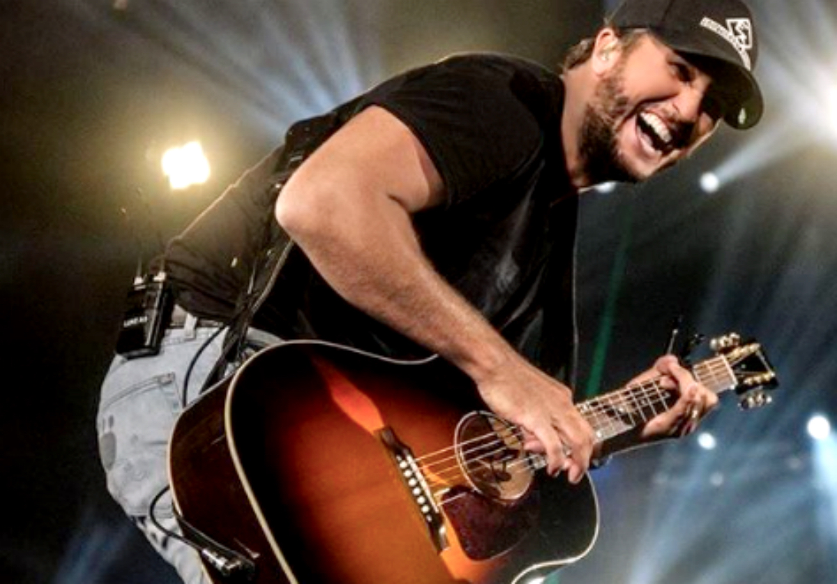 Luke Bryan’s Concert in Fowlerville Draws Massive Fans: “Darndest Thing I’ve Ever Seen”