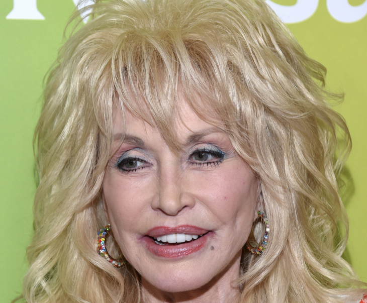 Country Music Icon Dolly Parton Receives An Award Of $100 Million From Amazon’s Jeff Bezos